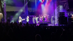 ‘I’m Sorry Guys,’ Vince Neil’s Voice Goes Out In First Show back
